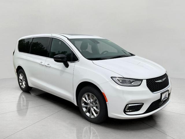 2025 Chrysler Pacifica Vehicle Photo in Kaukauna, WI 54130