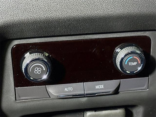 2025 Chevrolet Traverse Vehicle Photo in PUYALLUP, WA 98371-4149