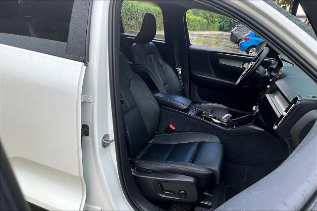 2025 Volvo XC40 Vehicle Photo in Houston, TX 77007