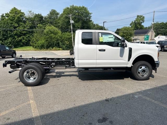 2024 Ford Super Duty F-350 DRW Vehicle Photo in Webster, MA 01570-1415