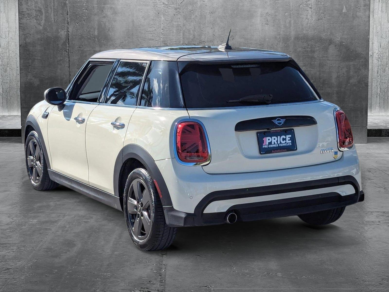 2022 MINI Cooper Hardtop 4 Door Vehicle Photo in Delray Beach, FL 33444