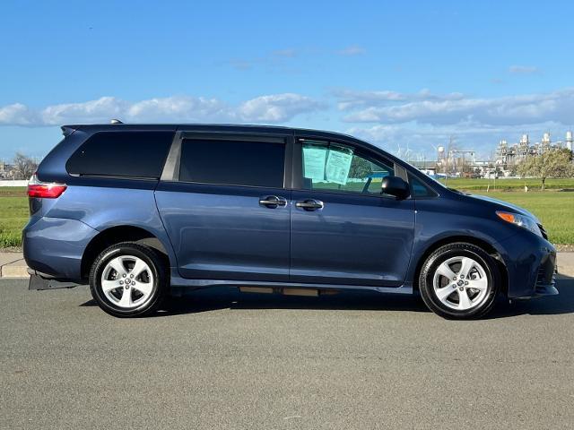 2020 Toyota Sienna Vehicle Photo in PITTSBURG, CA 94565-7121