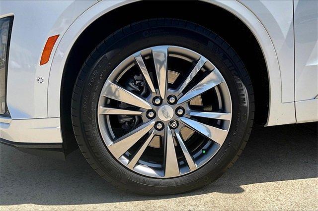 2024 Cadillac XT6 Vehicle Photo in TOPEKA, KS 66609-0000