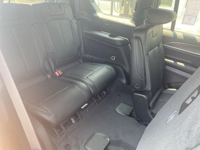 2025 Jeep Grand Cherokee L Vehicle Photo in Doylsetown, PA 18901