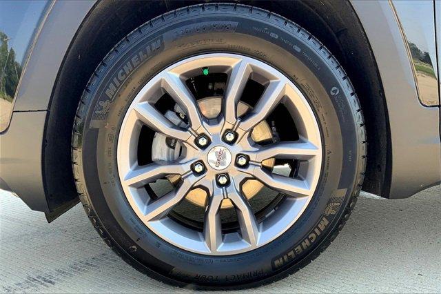 2024 GMC Terrain Vehicle Photo in TOPEKA, KS 66609-0000
