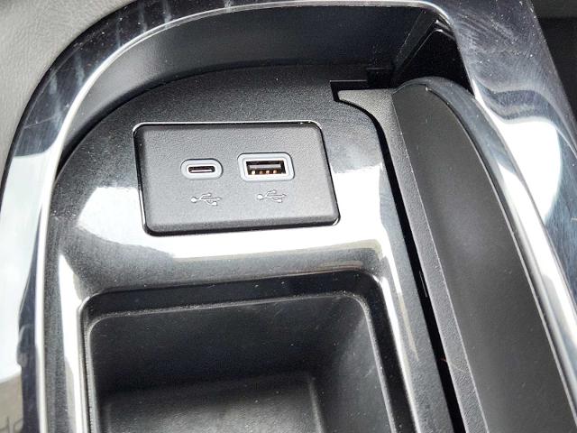 2024 Cadillac Escalade Vehicle Photo in DENTON, TX 76210-9321