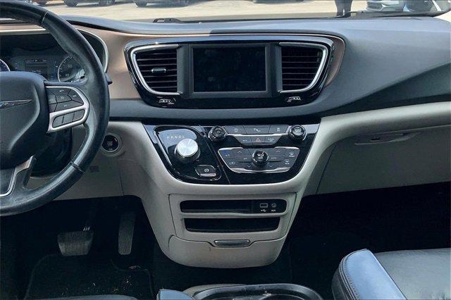 2018 Chrysler Pacifica Vehicle Photo in INDEPENDENCE, MO 64055-1377