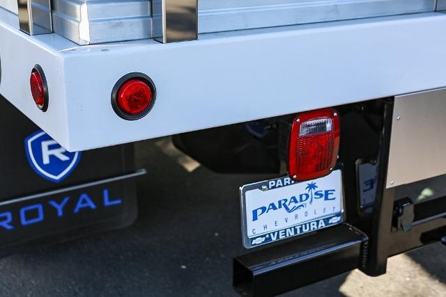 2023 Chevrolet Silverado Chassis Cab Vehicle Photo in VENTURA, CA 93003-8585