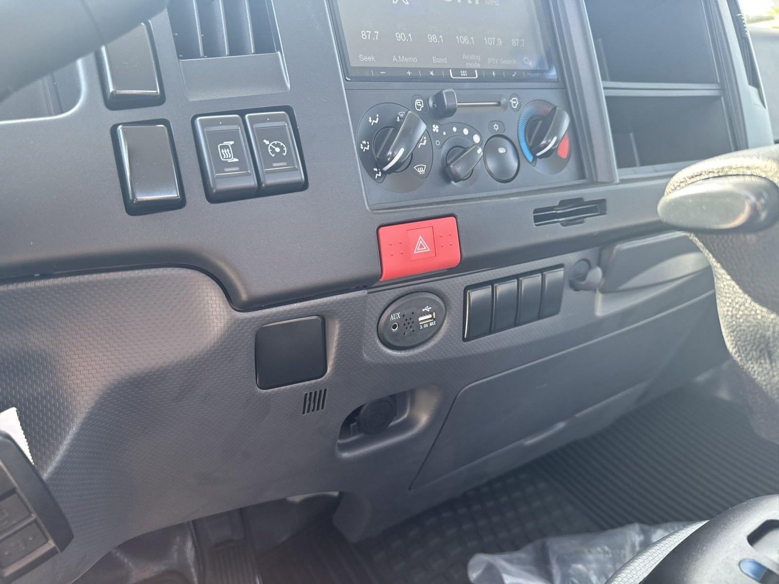 2025 Chevrolet Low Cab Forward 5500 XG Vehicle Photo in GEORGETOWN, TX 78626-7508