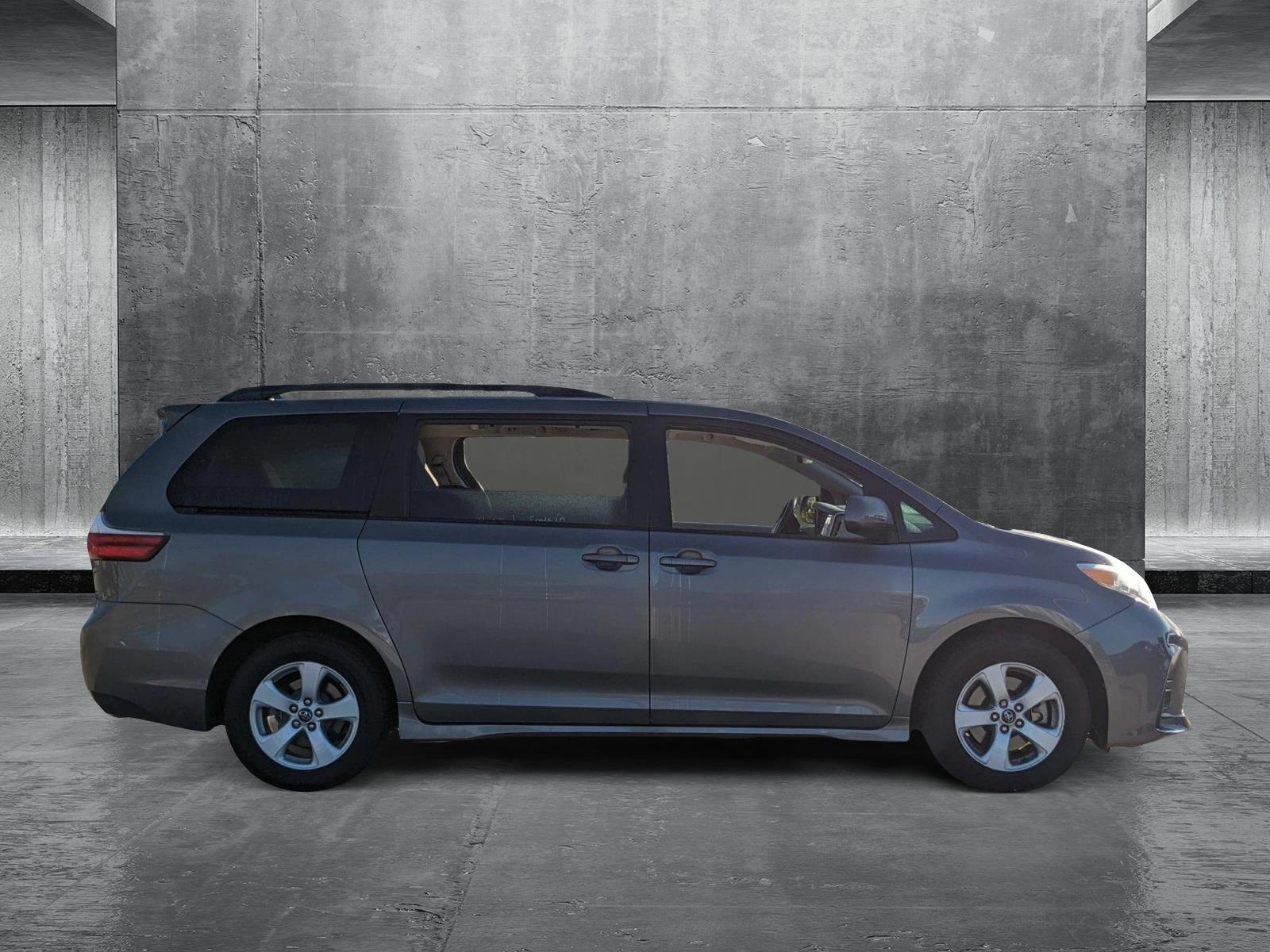 2020 Toyota Sienna Vehicle Photo in Davie, FL 33331