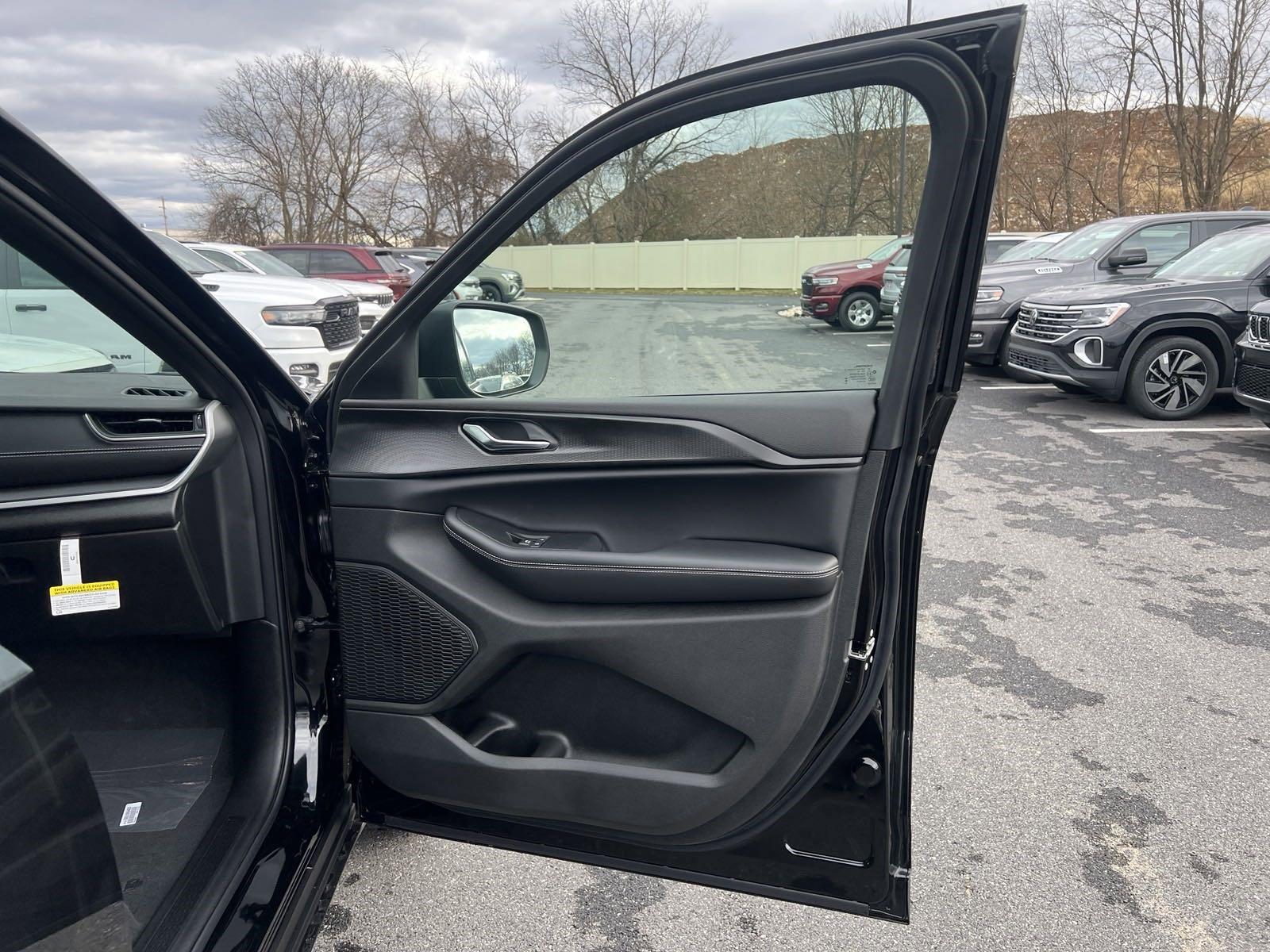 2025 Jeep Grand Cherokee L Vehicle Photo in Mechanicsburg, PA 17050-1707