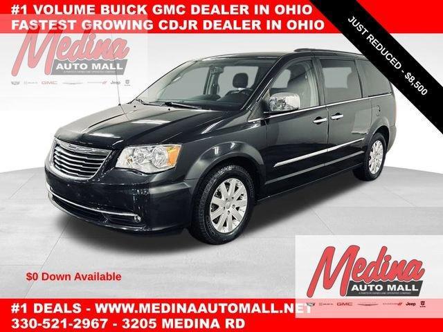 2016 Chrysler Town & Country Vehicle Photo in MEDINA, OH 44256-9631