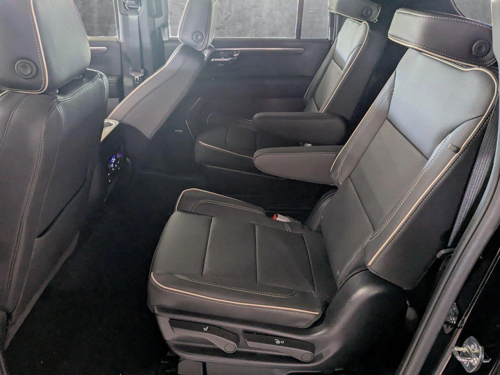 2025 Chevrolet Suburban Vehicle Photo in PEMBROKE PINES, FL 33024-6534