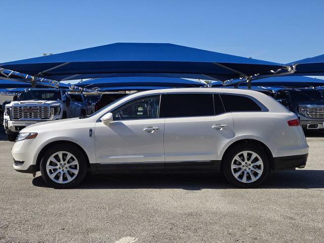 2017 Lincoln MKT Vehicle Photo in DENTON, TX 76210-9321