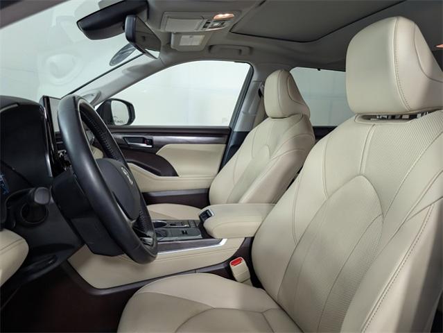 2021 Toyota Highlander Vehicle Photo in ENGLEWOOD, CO 80113-6708