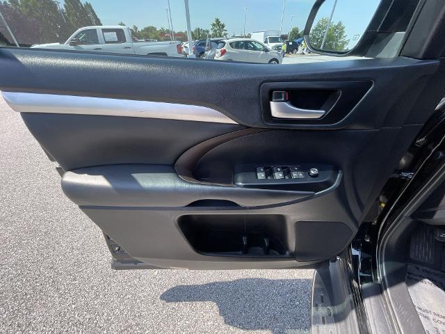 2019 Toyota Highlander Vehicle Photo in BENTONVILLE, AR 72712-4322