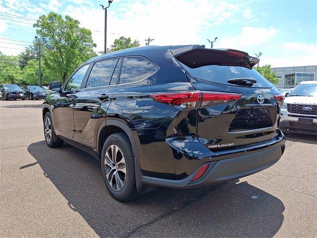 2023 Toyota Highlander Vehicle Photo in Willow Grove, PA 19090