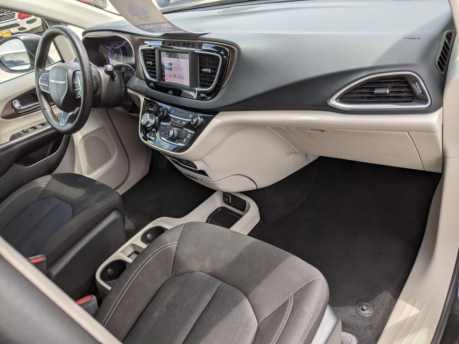 2023 Chrysler Voyager Vehicle Photo in Seguin, TX 78155