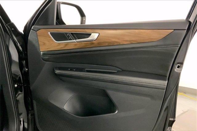 2024 Volkswagen Atlas Vehicle Photo in INDEPENDENCE, MO 64055-1314