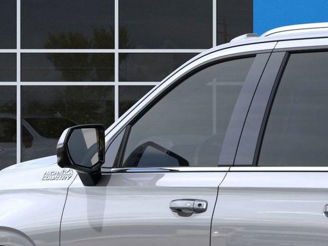 2025 Chevrolet Suburban Vehicle Photo in BROCKTON, MA 02301-7113