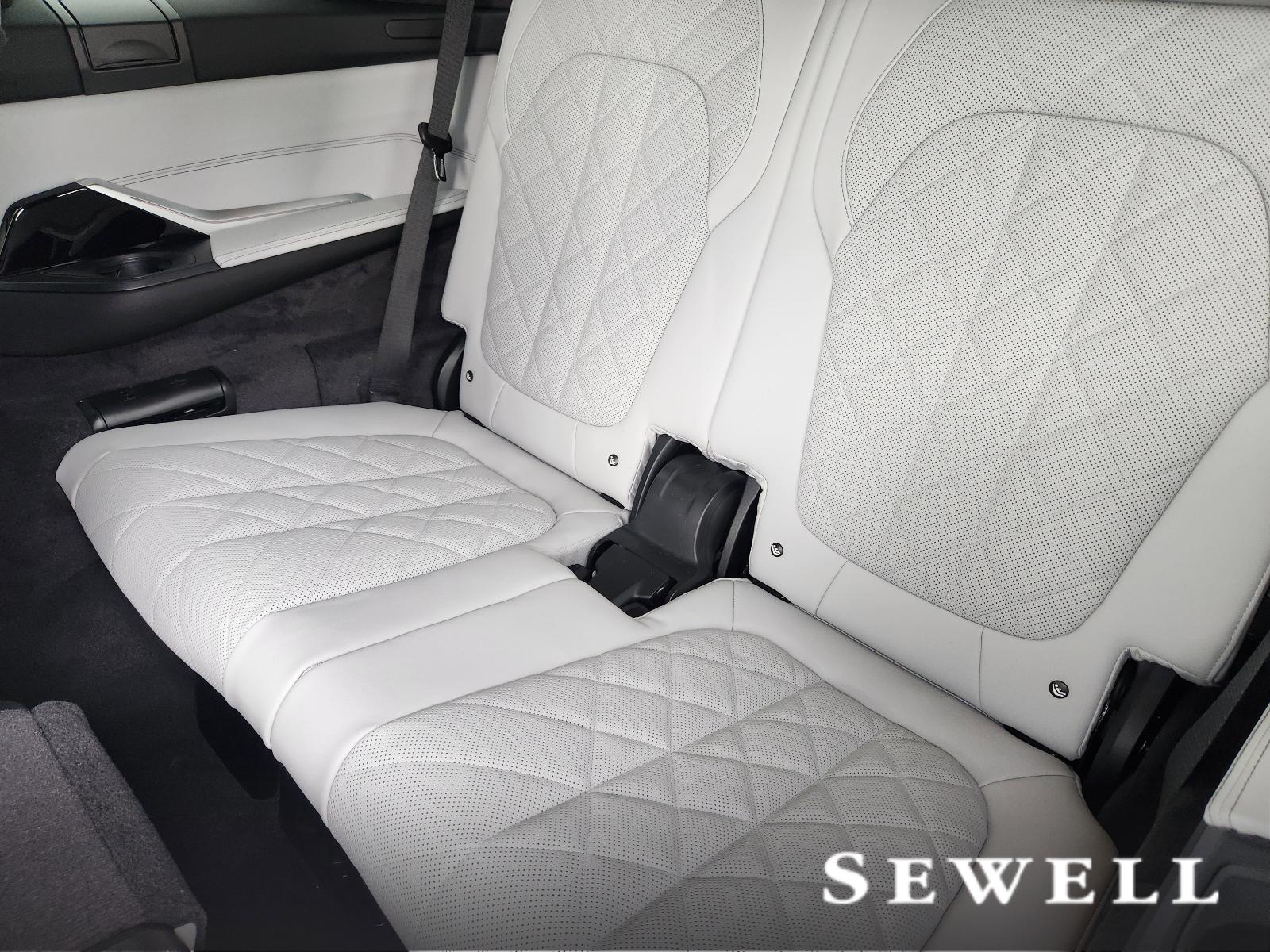 2025 BMW X7 xDrive40i Vehicle Photo in PLANO, TX 75024