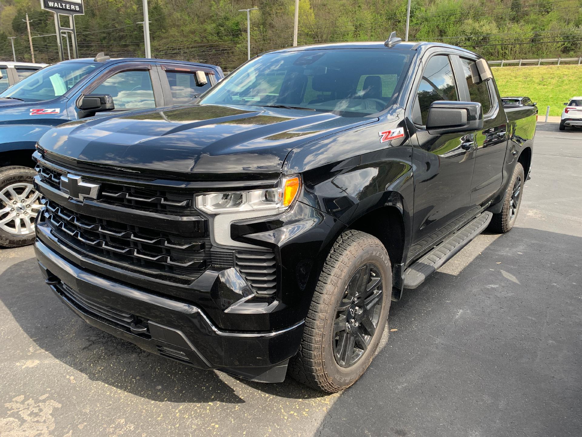 Used 2024 Chevrolet Silverado 1500 RST with VIN 2GCUDEED5R1146474 for sale in Pikeville, KY