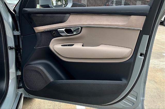 2025 Volvo XC90 Vehicle Photo in Houston, TX 77007