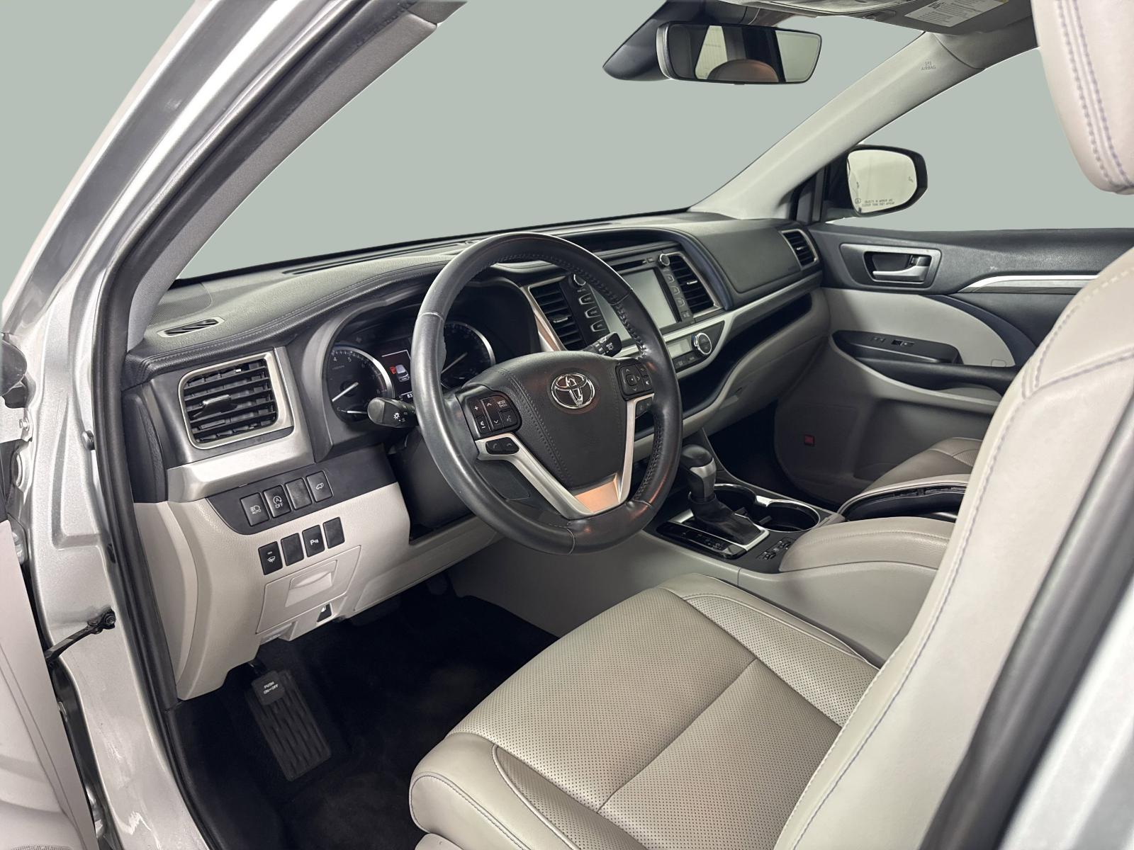 2019 Toyota Highlander Vehicle Photo in GEORGETOWN, TX 78626-7508