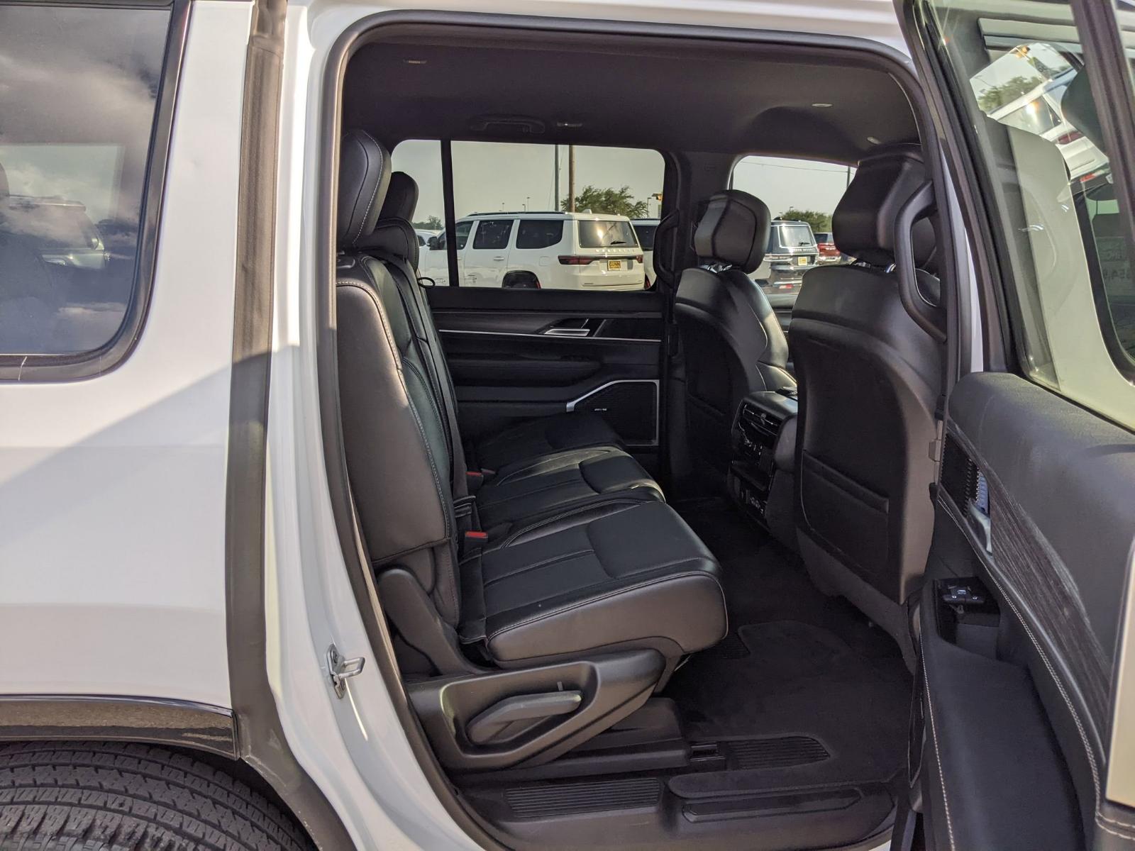 2024 Jeep Wagoneer Vehicle Photo in Seguin, TX 78155