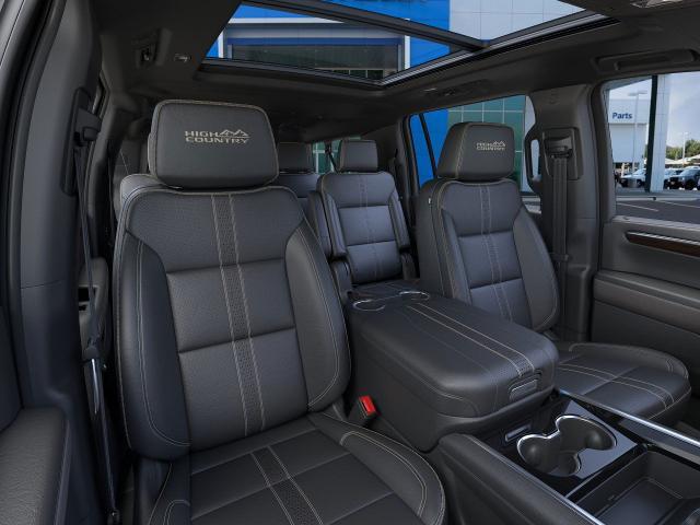 2025 Chevrolet Suburban Vehicle Photo in SELMA, TX 78154-1460