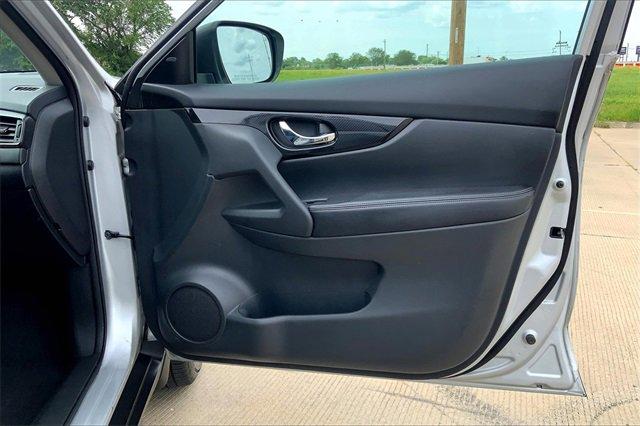 2017 Nissan Rogue Vehicle Photo in TOPEKA, KS 66609-0000