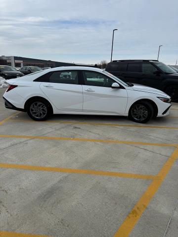 2024 Hyundai ELANTRA Vehicle Photo in Peoria, IL 61615