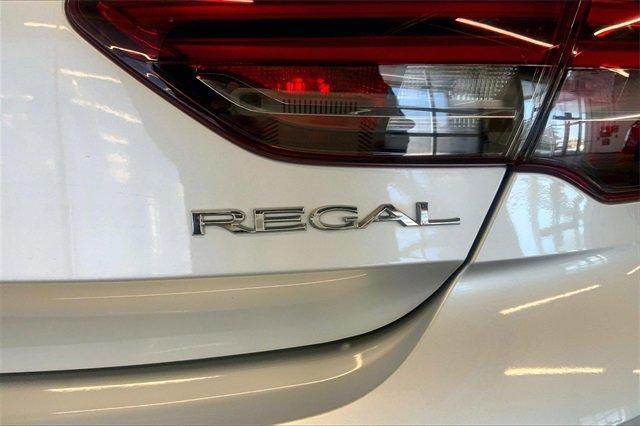 2018 Buick Regal Sportback Vehicle Photo in TOPEKA, KS 66609-0000