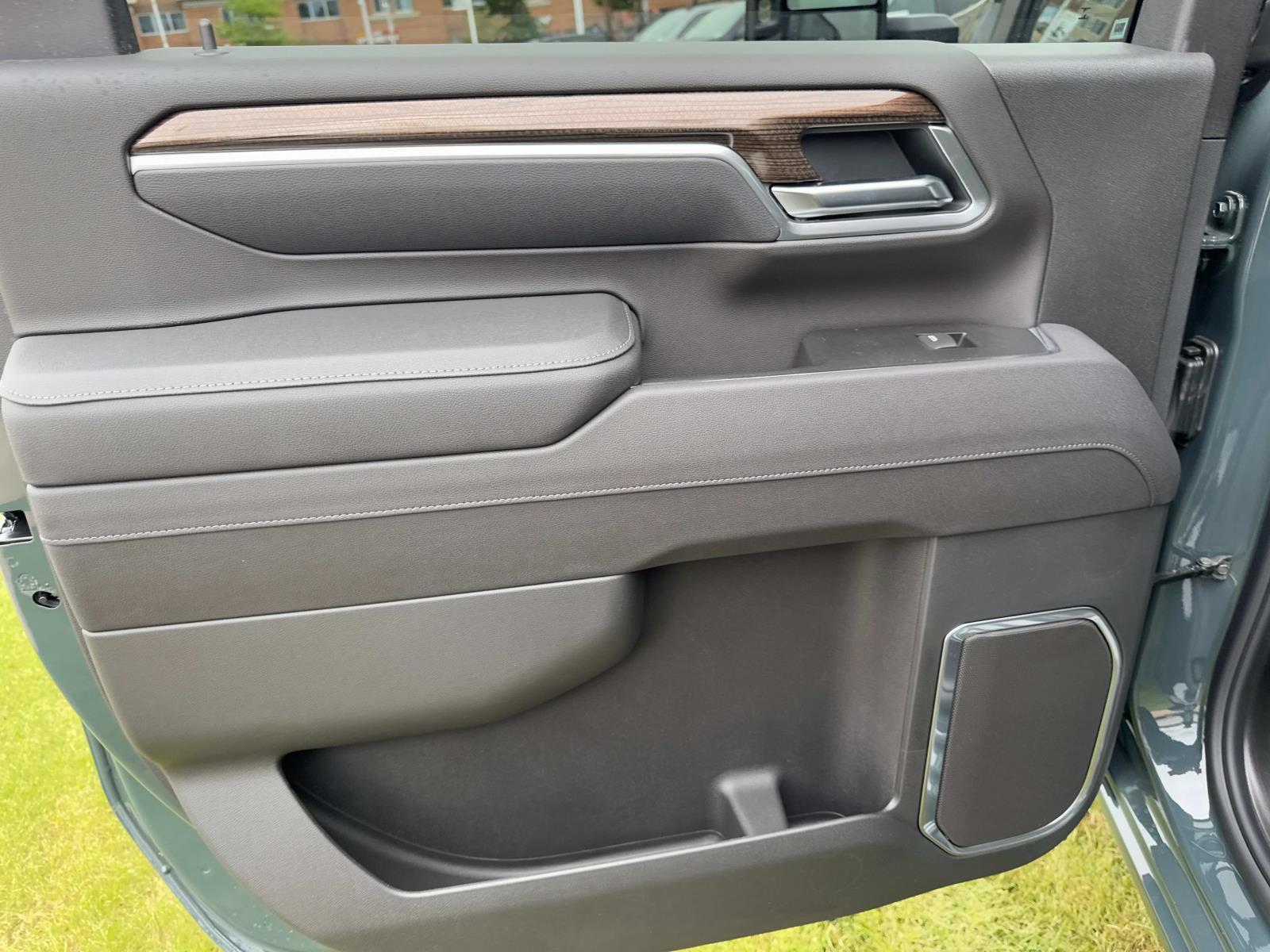 2025 Chevrolet Silverado 2500 HD Vehicle Photo in LOS ANGELES, CA 90007-3794