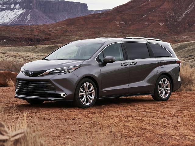 2021 Toyota Sienna Vehicle Photo in MEDINA, OH 44256-9631