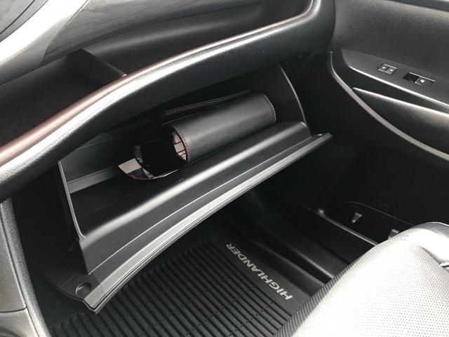 2018 Toyota Highlander Vehicle Photo in GREEN BAY, WI 54303-3330