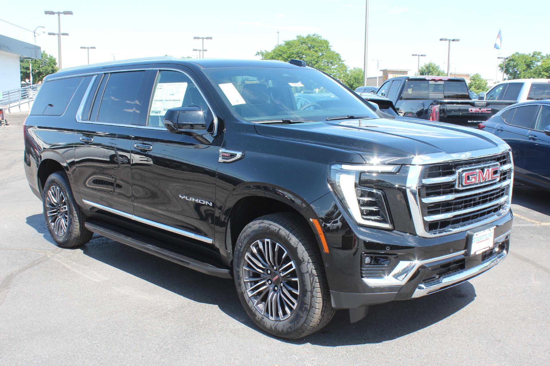 2025 GMC Yukon XL Vehicle Photo in AURORA, CO 80012-4011