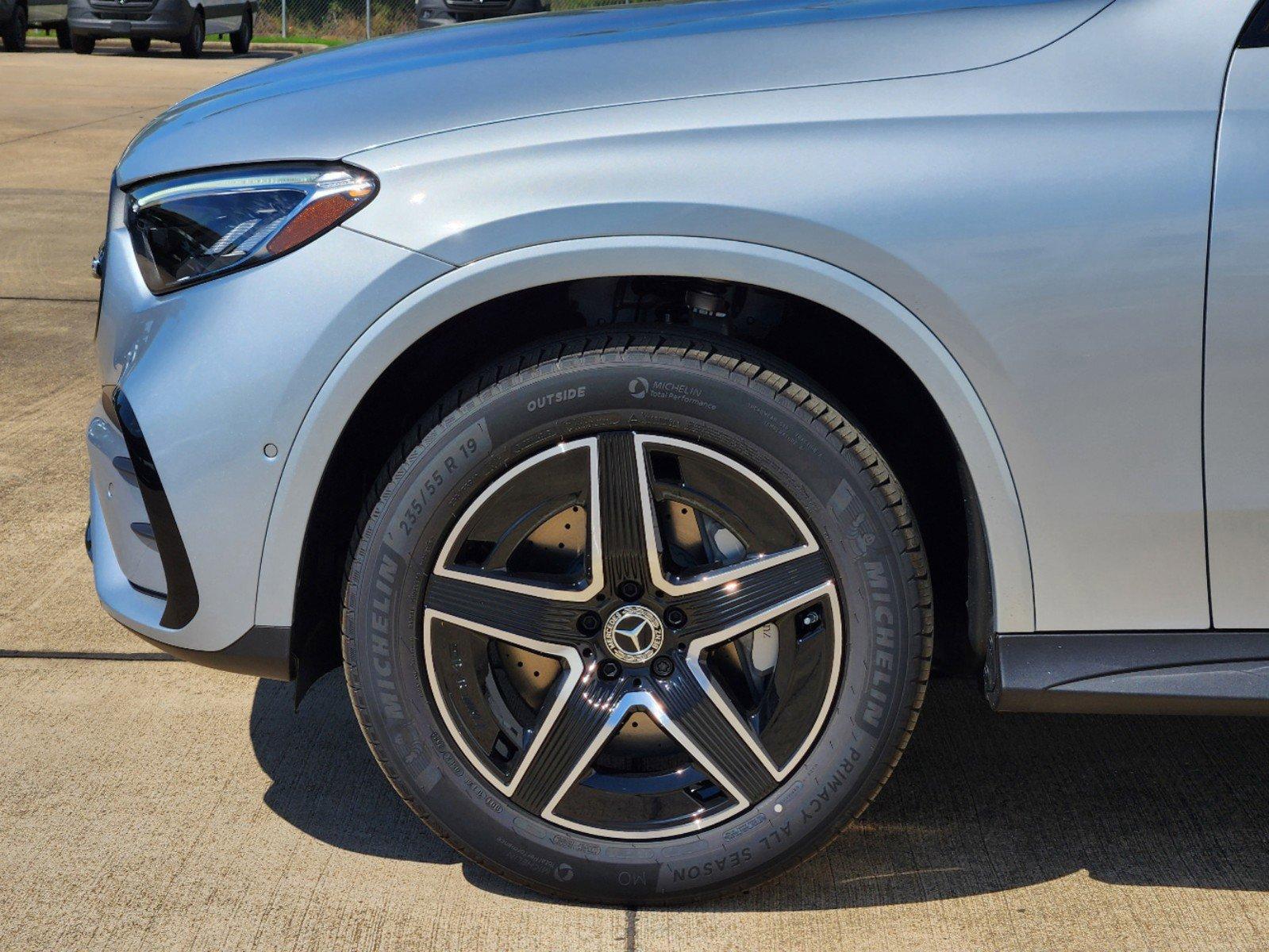 2025 Mercedes-Benz GLC Vehicle Photo in HOUSTON, TX 77079