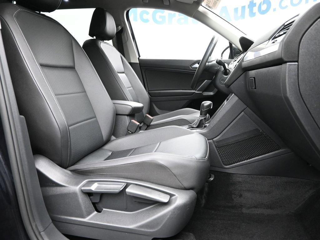 2020 Volkswagen Tiguan Vehicle Photo in Marion, IA 52302