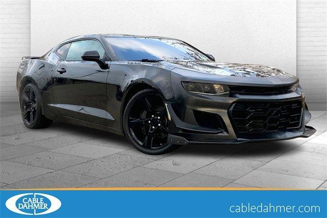 2018 Chevrolet Camaro Vehicle Photo in KANSAS CITY, MO 64114-4502