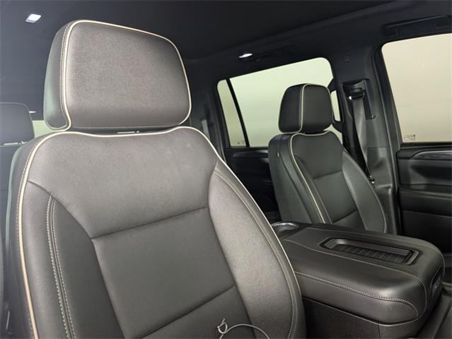 2023 GMC Yukon XL Vehicle Photo in ENGLEWOOD, CO 80113-6708