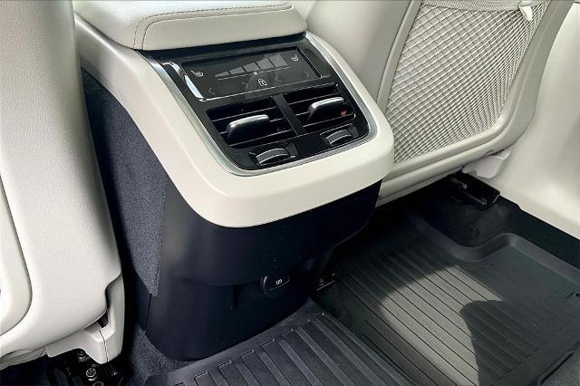 2022 Volvo XC60 Vehicle Photo in Houston, TX 77007