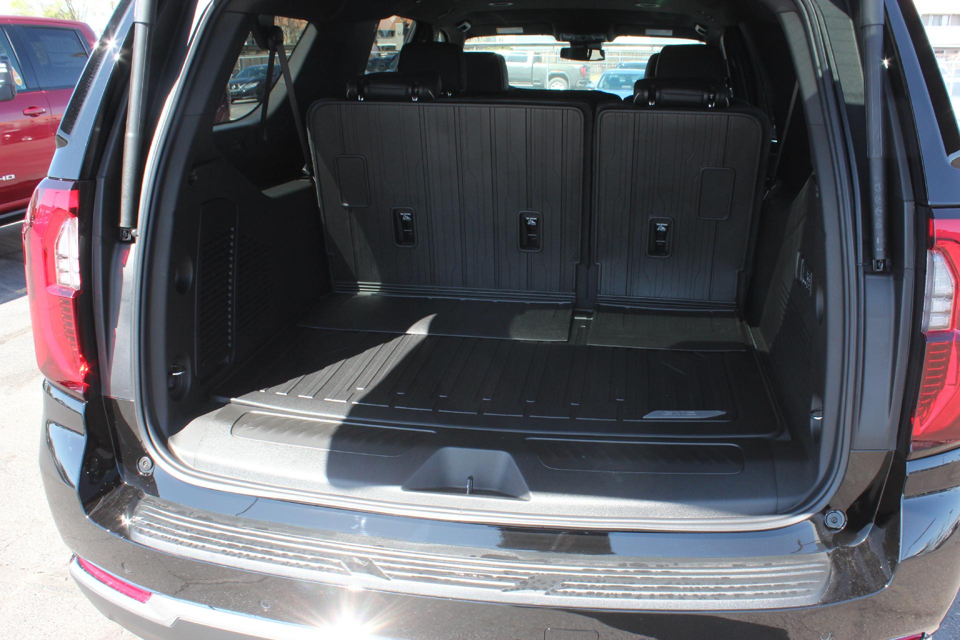 2025 GMC Yukon XL Vehicle Photo in AURORA, CO 80012-4011