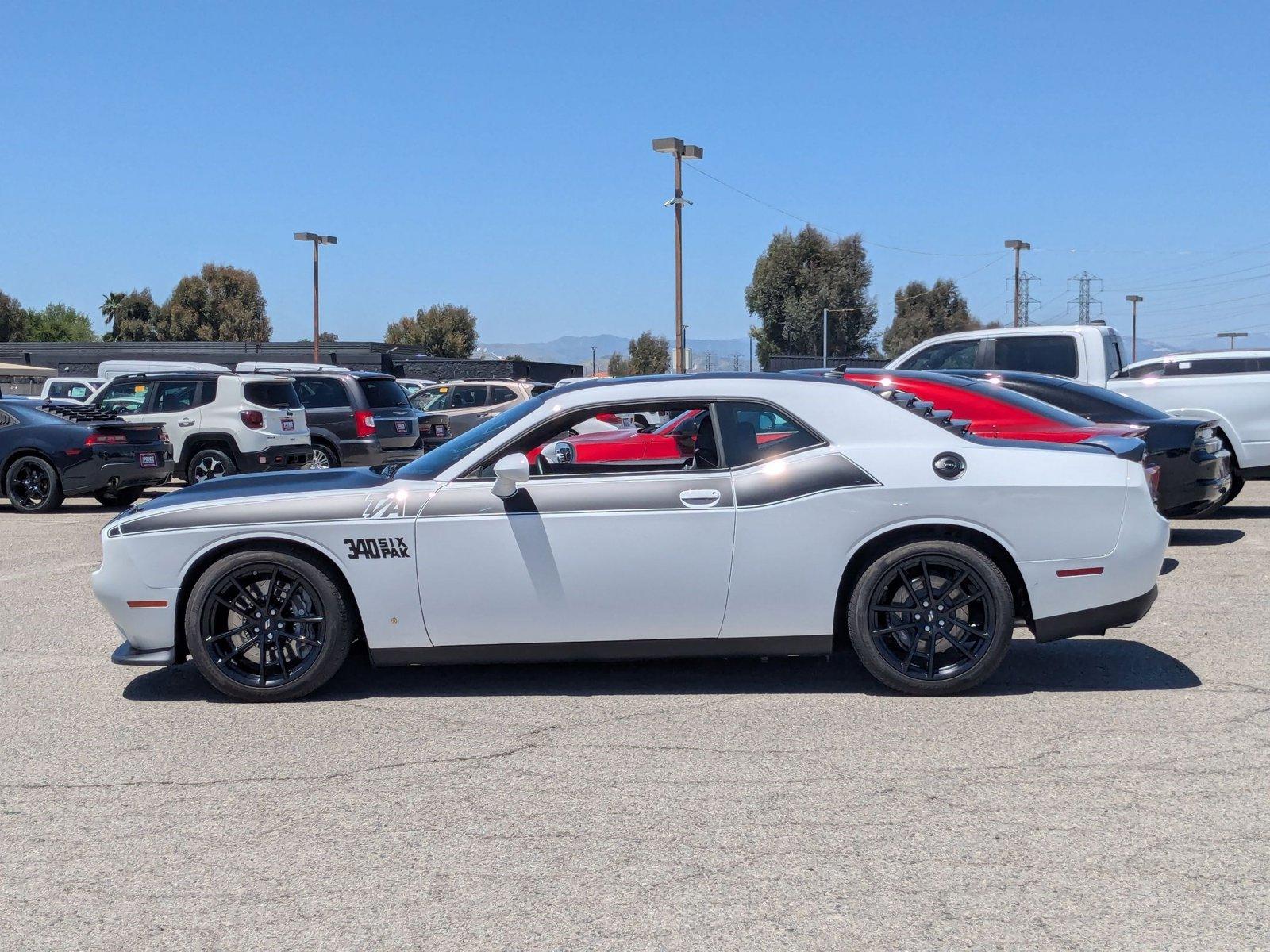 2017 Dodge Challenger Vehicle Photo in Valencia, CA 91355
