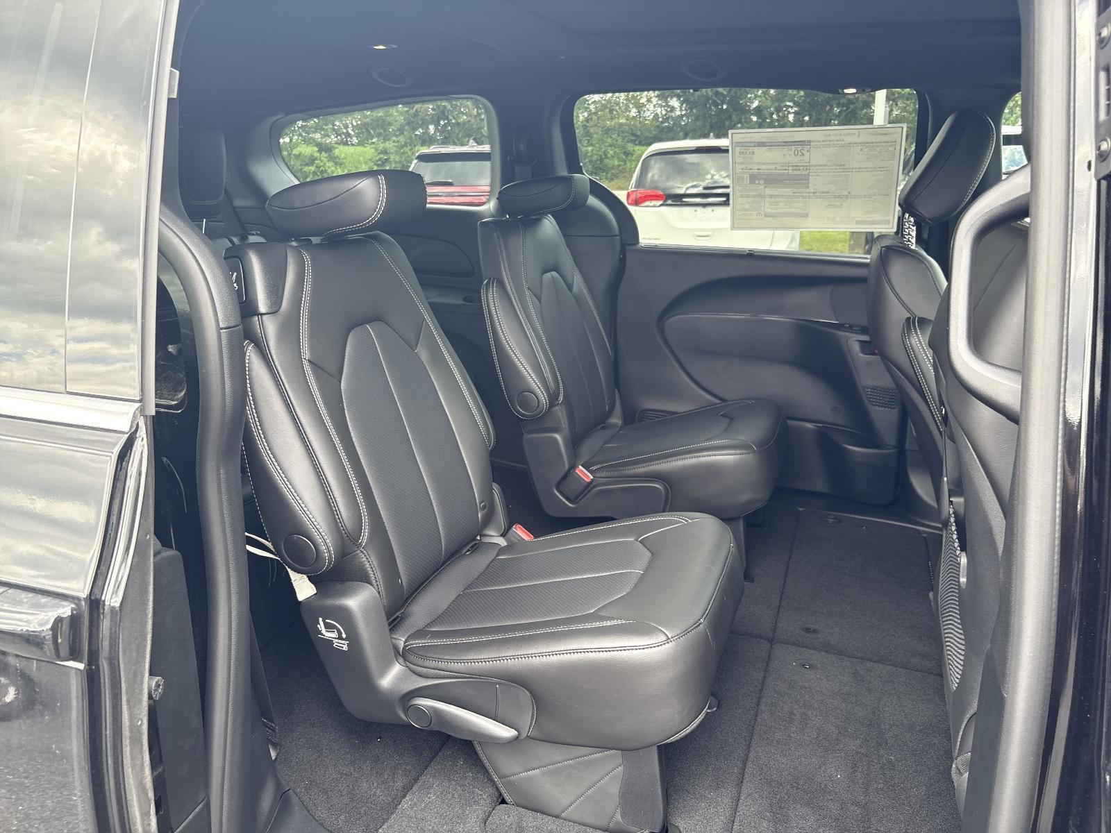 2025 Chrysler Pacifica Vehicle Photo in Mechanicsburg, PA 17050-1707