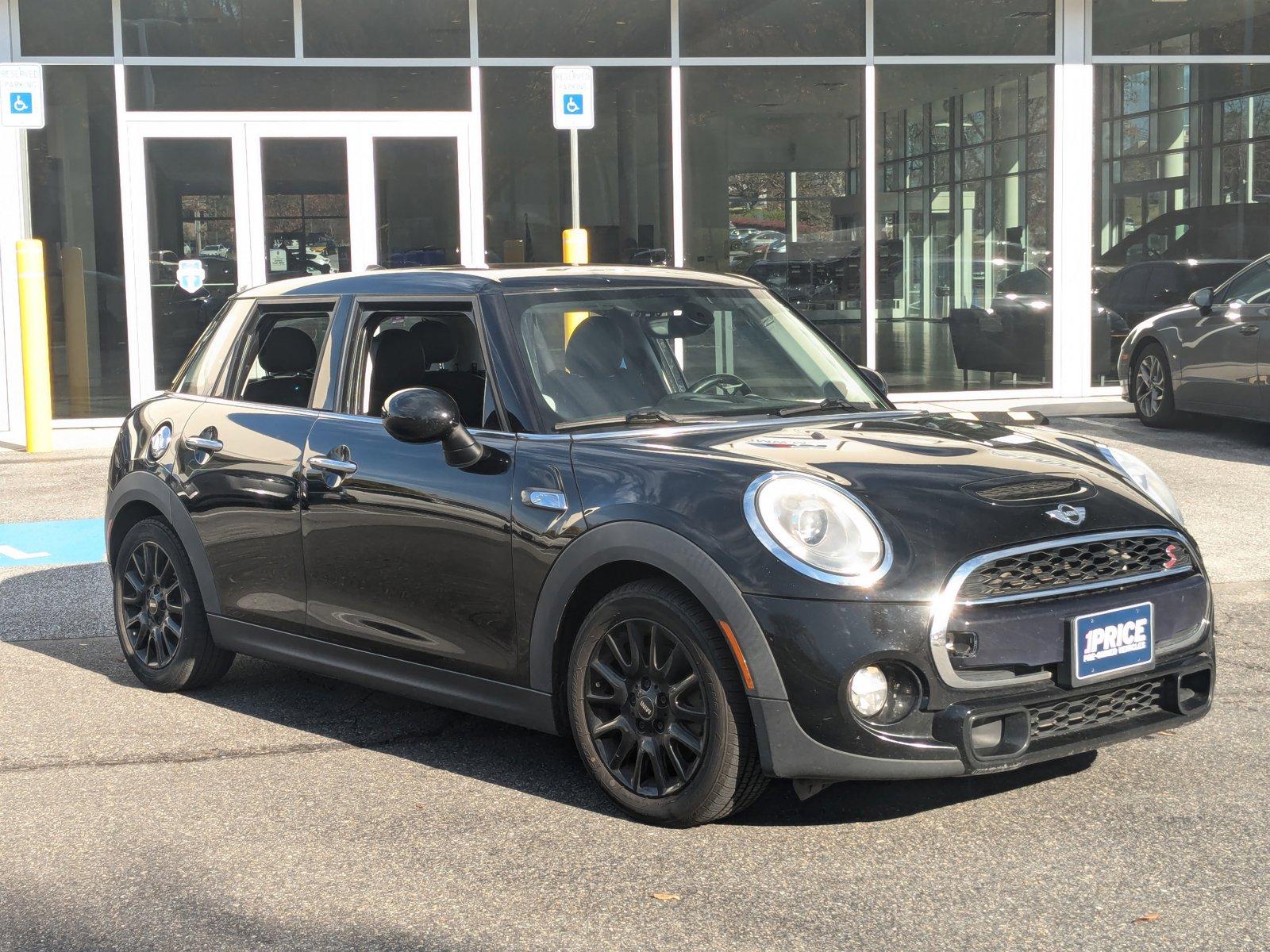 2015 MINI Cooper S Hardtop 4 Door Vehicle Photo in Towson, MD 21204