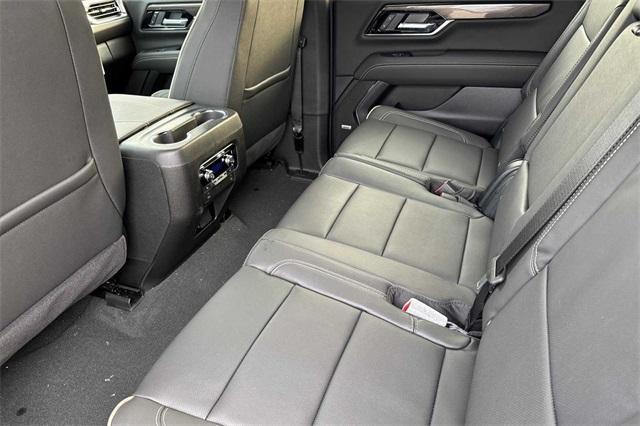 2025 GMC Yukon XL Vehicle Photo in ELK GROVE, CA 95757-8703