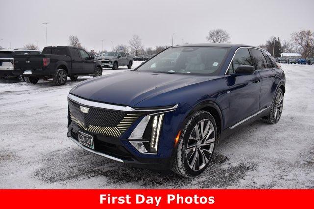 2024 Cadillac LYRIQ Luxury 3 photo 1