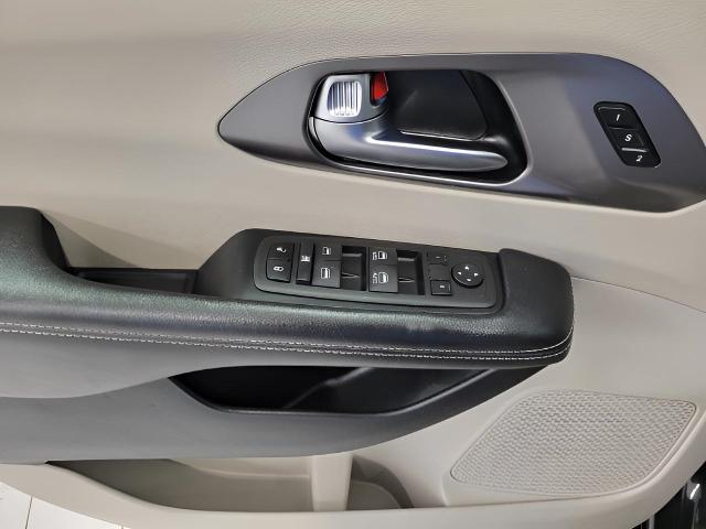 2023 Chrysler Pacifica Vehicle Photo in Green Bay, WI 54304