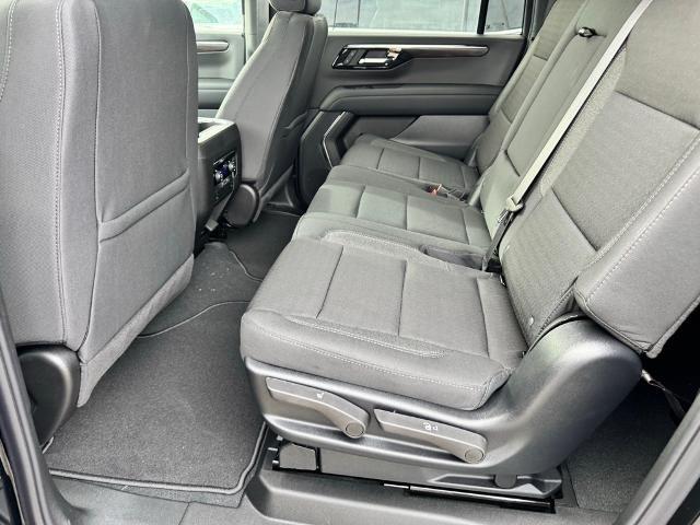 2025 Chevrolet Suburban Vehicle Photo in FAIRMONT, WV 26554-2318